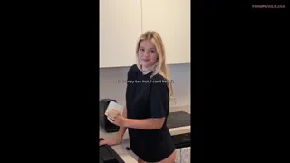 POV: Nu te poți opri din a te uita la sora ta vitregă