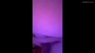 Power Girl în acțiune - masturbându-se singură cu sâni mari