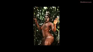 Frumusețea Maasai în Junglă cu Mișcări Curbe