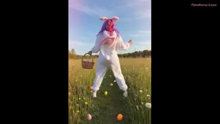 Power Girl în acțiune cu sâni mari și fund mare