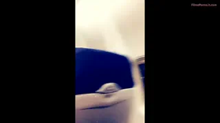 Făcând cu sâni mari pe avion