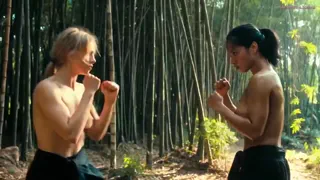 Sparring în pădurea de bambus cu fetele sexy
