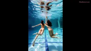 Sporturi Acvatice cu Fete Amatoare în Acțiune