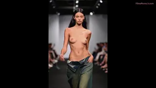 Fashion Show cu fetele din Reddit - Sâni mari și Animație 3D