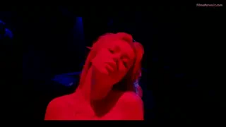 Gândindu-mă la a fi întinsă acum, probabil că ar trebui să mă ocup de asta