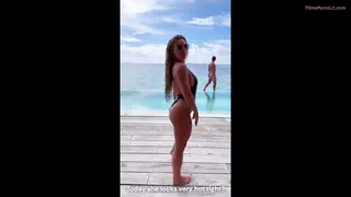 Mami la Plaja cu Sâni Mari și Cur Mare