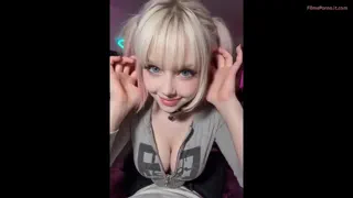 Fata timidă își pierde pantalonii în fața camerei