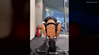 Bibi Călărind POV Cu Sâni Mari